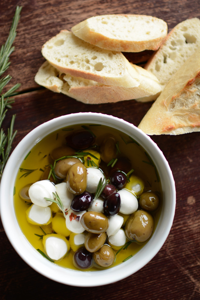 Garlic &amp; Herb Marinated Mozzarella with Kalamata Olives