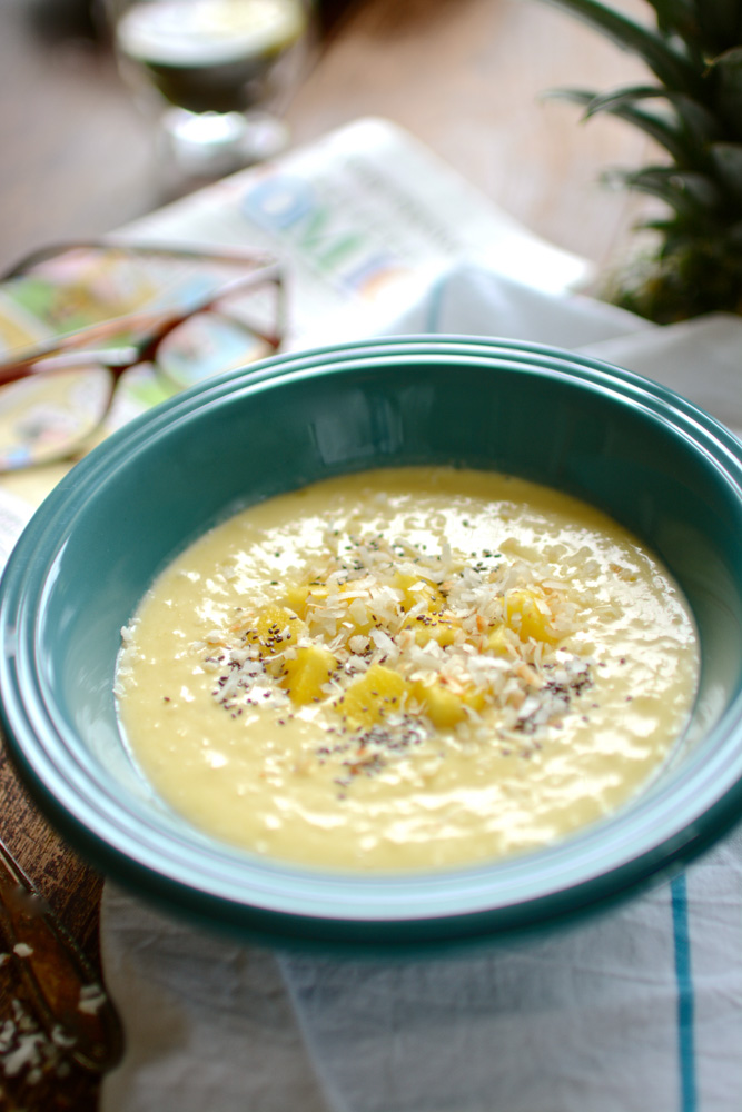 Tropical Smoothie Bowl with Chia Seeds 
