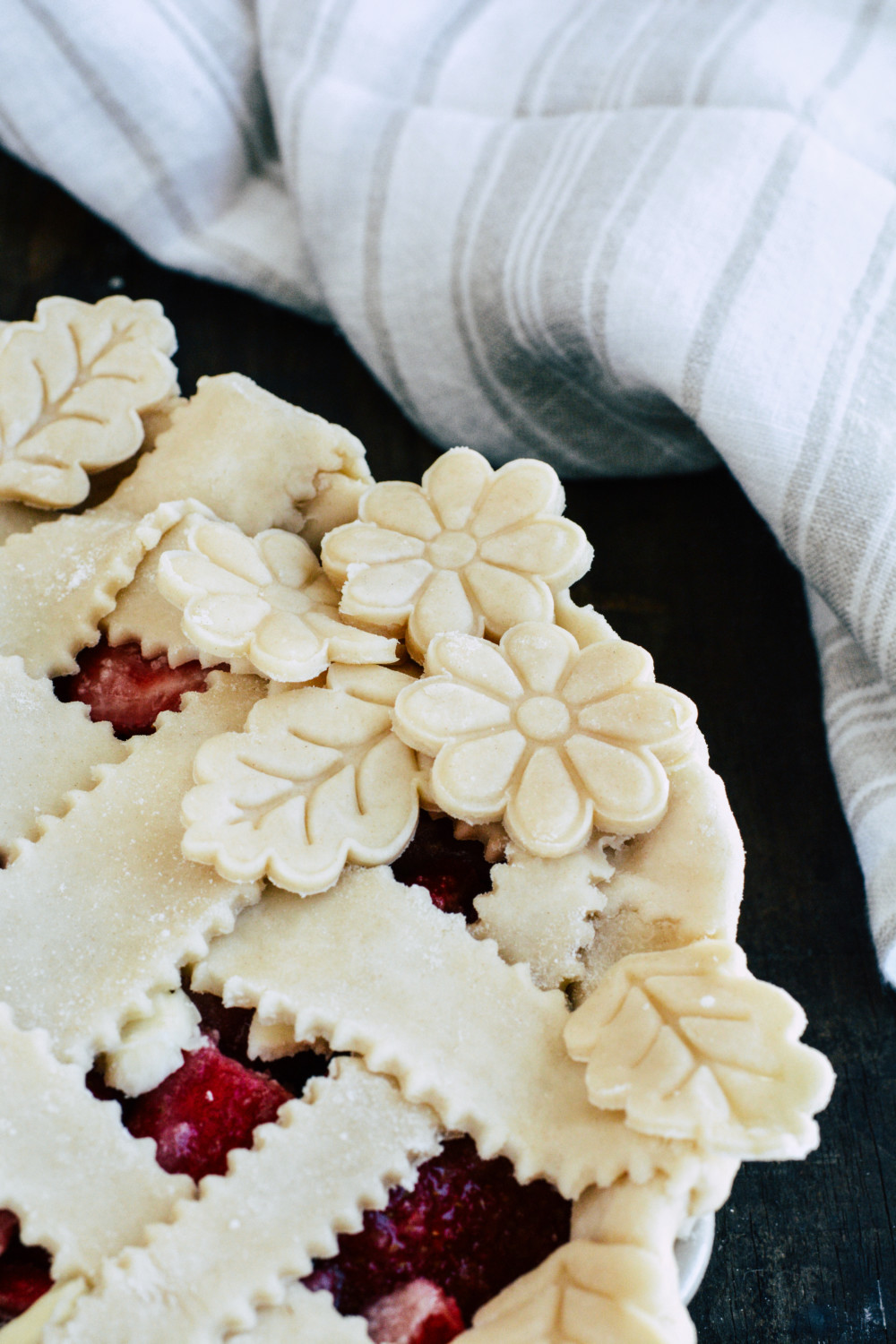 Classic Strawberry Rhubarb Pie ciochowbambina.com