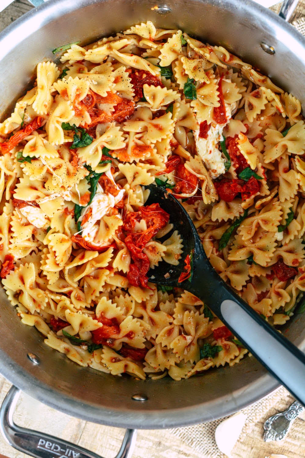 Roasted Tomato Caprese Pasta ciaochowbambina.com