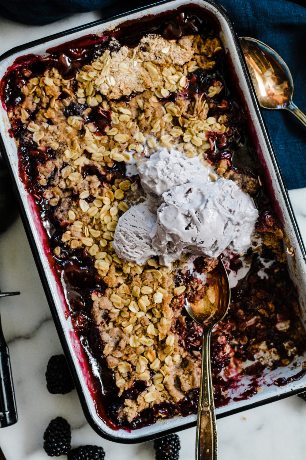 Blackberry Crisp ciaochowbambina.com