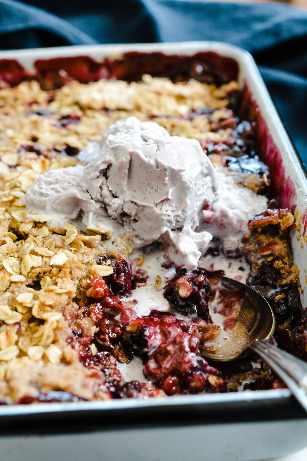 Blackberry Crisp ciaochowbambina.com