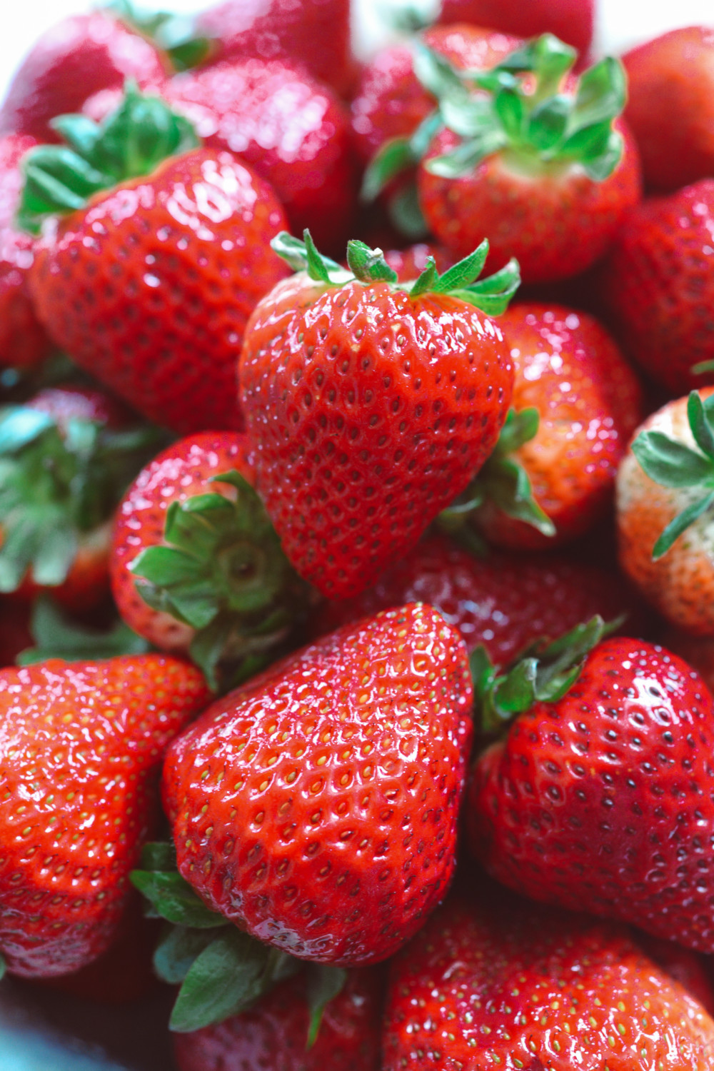 Roasted Strawberries & Pistachios with Vanilla Bean Whipped Mascarpone Crostini ciaochowbambina.com