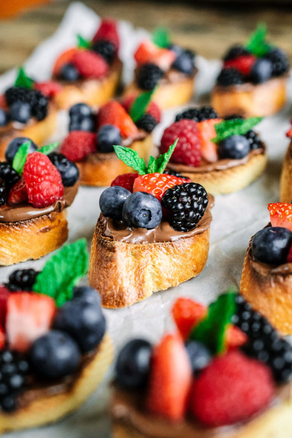 Fresh Berry & Nutella Crostini are a must for Valentine's Day! ciaochowbambina.com #ValentinesDay #crostini #nutella #ciaochowbambina