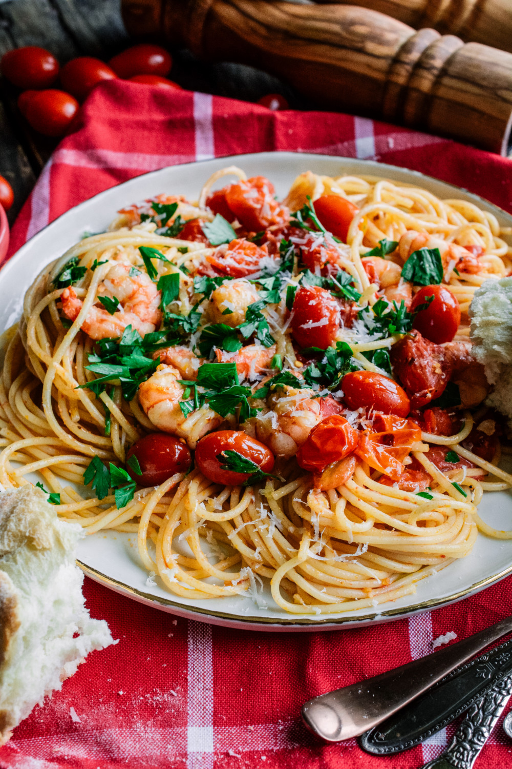 Pasta with Spicy Garlic Shrimp & Burst Grape Tomatoes